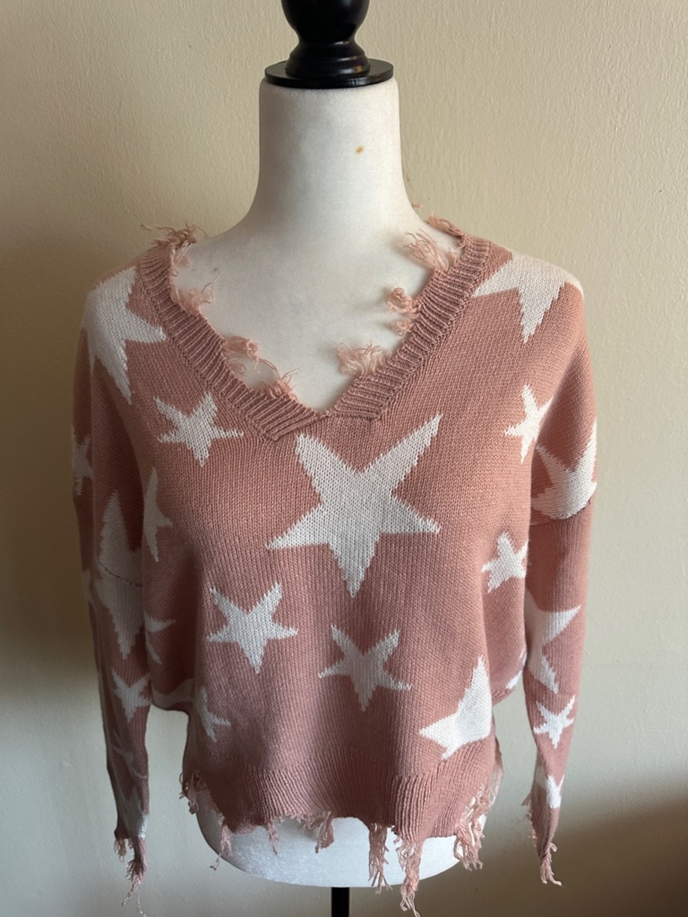 UK2LA Distressed Star V-Neck Sweater - Dusty Pink & White